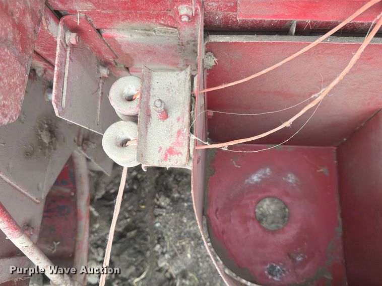 image for item DQ7911 New Holland 273 small square baler
