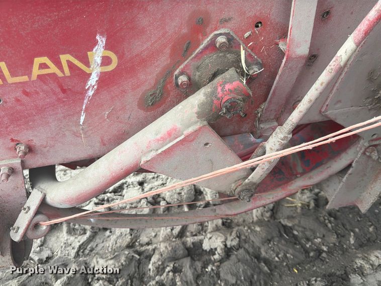 image for item DQ7911 New Holland 273 small square baler