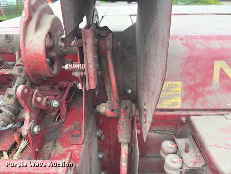 image for item DQ7911 New Holland 273 small square baler