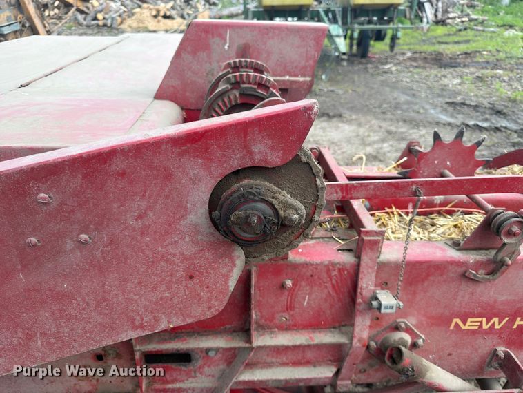 image for item DQ7911 New Holland 273 small square baler