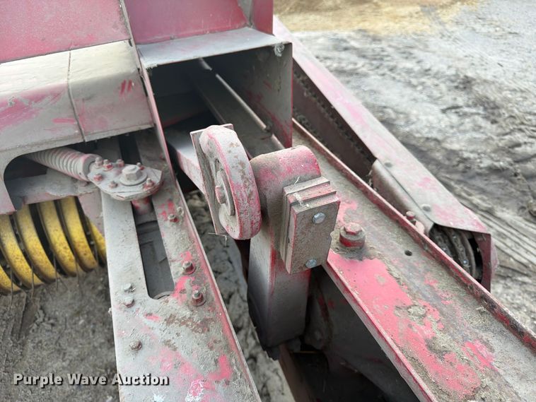 image for item DQ7911 New Holland 273 small square baler