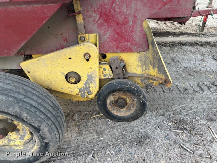 image for item DQ7911 New Holland 273 small square baler