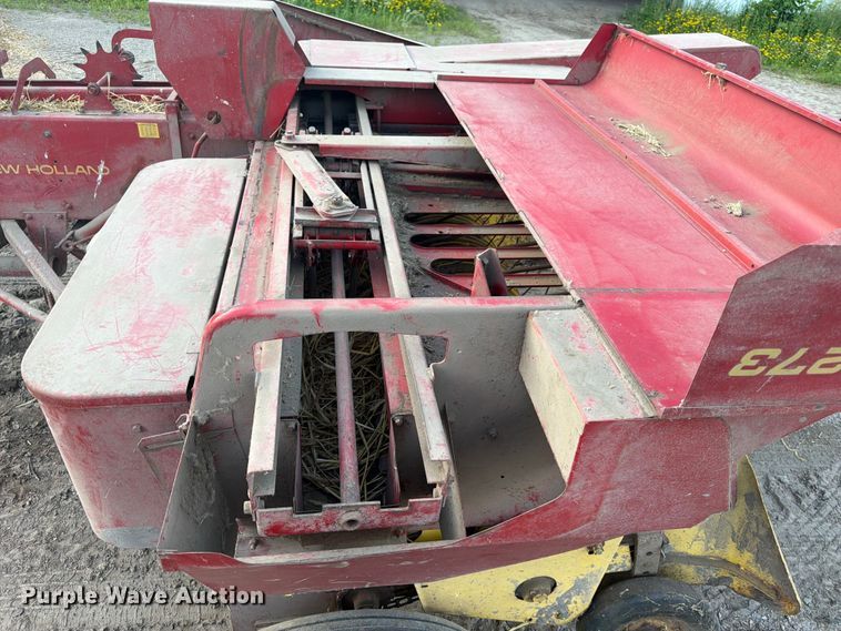 image for item DQ7911 New Holland 273 small square baler