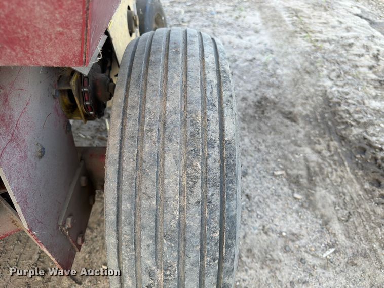 image for item DQ7911 New Holland 273 small square baler