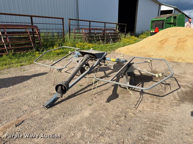 image for item DQ7912 Ranch Rite hay tedder
