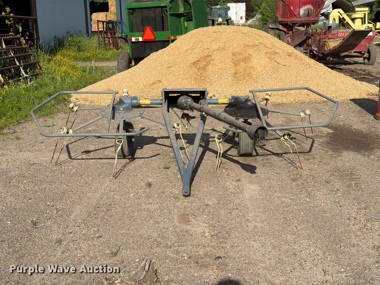 image for item DQ7912 Ranch Rite hay tedder
