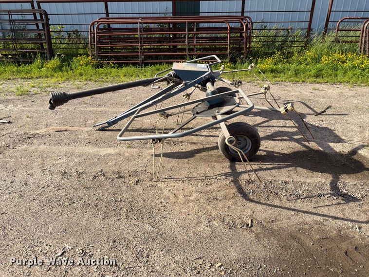 image for item DQ7912 Ranch Rite hay tedder