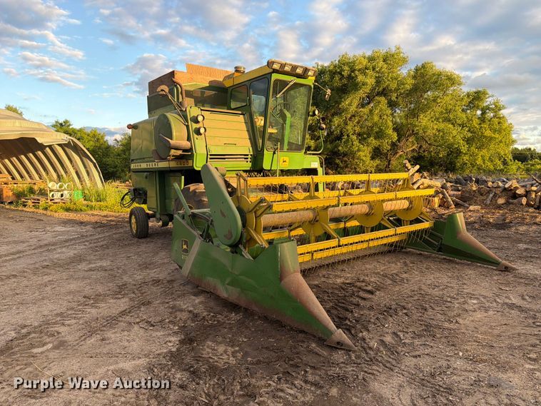 image for item DQ7915 John Deere 4400 combine