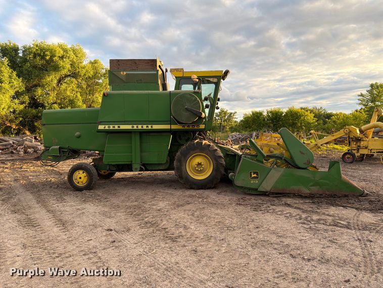 image for item DQ7915 John Deere 4400 combine