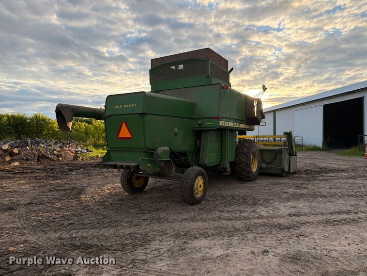 image for item DQ7915 John Deere 4400 combine