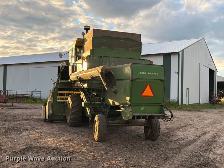 image for item DQ7915 John Deere 4400 combine