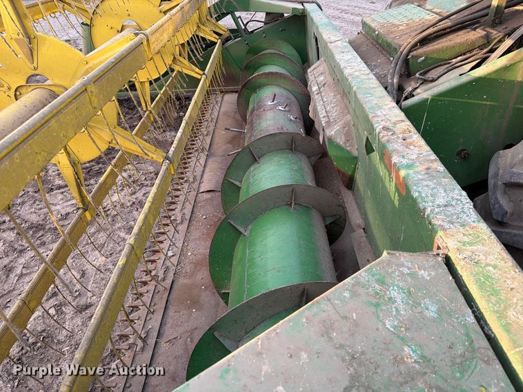 image for item DQ7915 John Deere 4400 combine