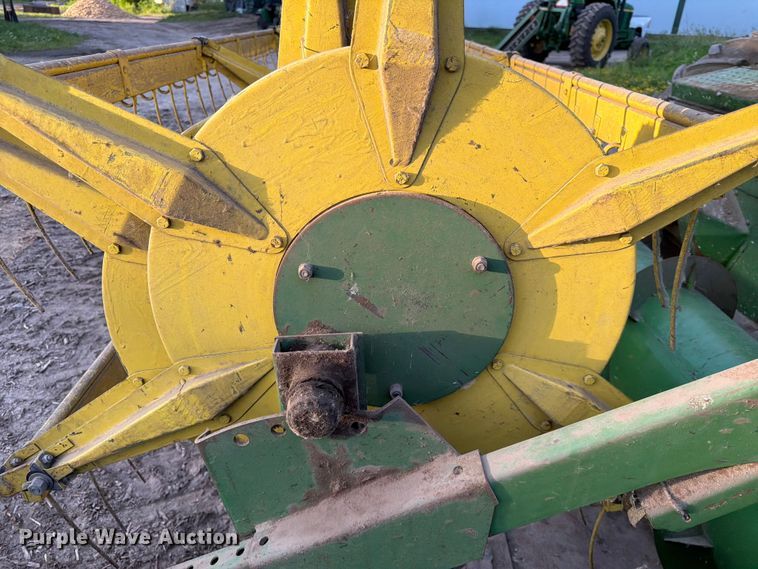 image for item DQ7915 John Deere 4400 combine