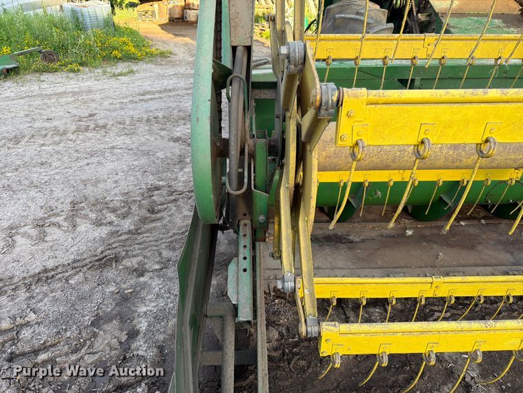 image for item DQ7915 John Deere 4400 combine