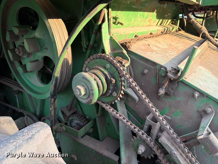 image for item DQ7915 John Deere 4400 combine