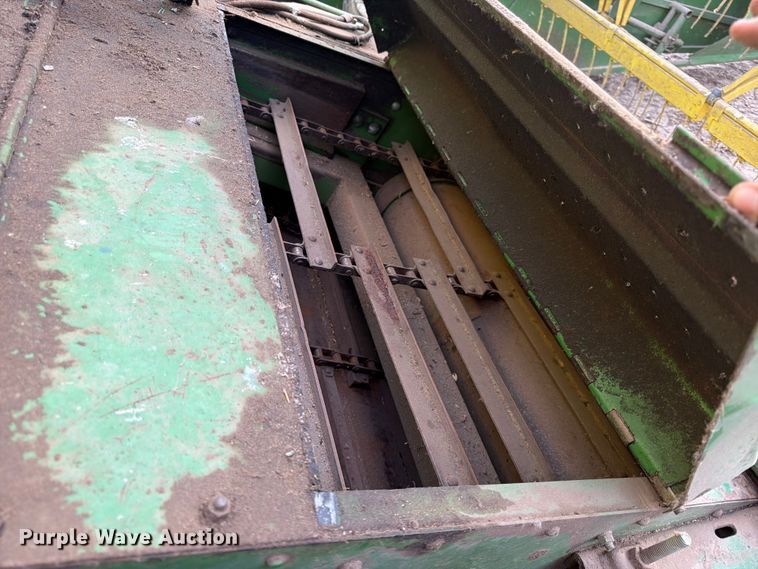 image for item DQ7915 John Deere 4400 combine
