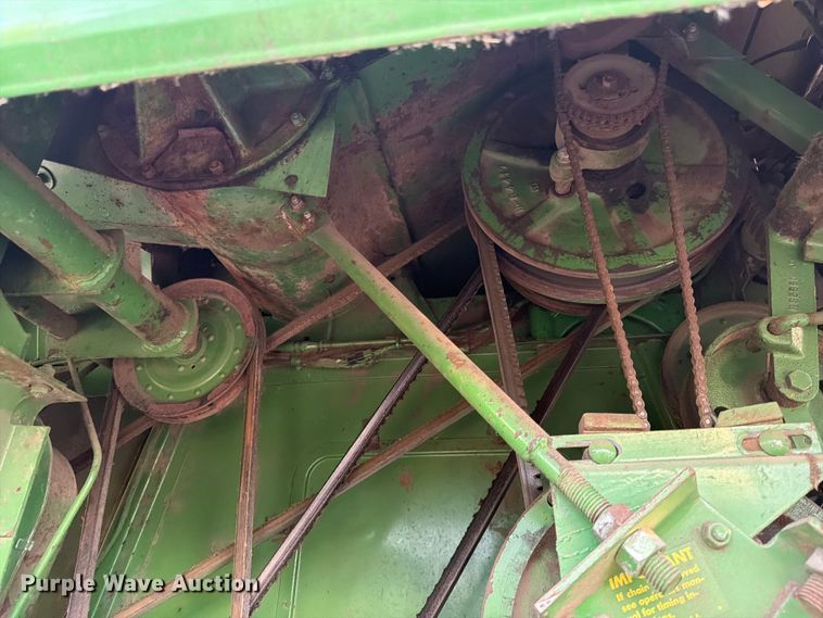 image for item DQ7915 John Deere 4400 combine