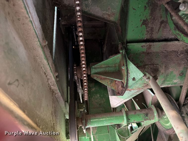 image for item DQ7915 John Deere 4400 combine