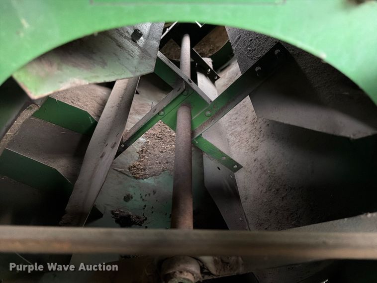 image for item DQ7915 John Deere 4400 combine