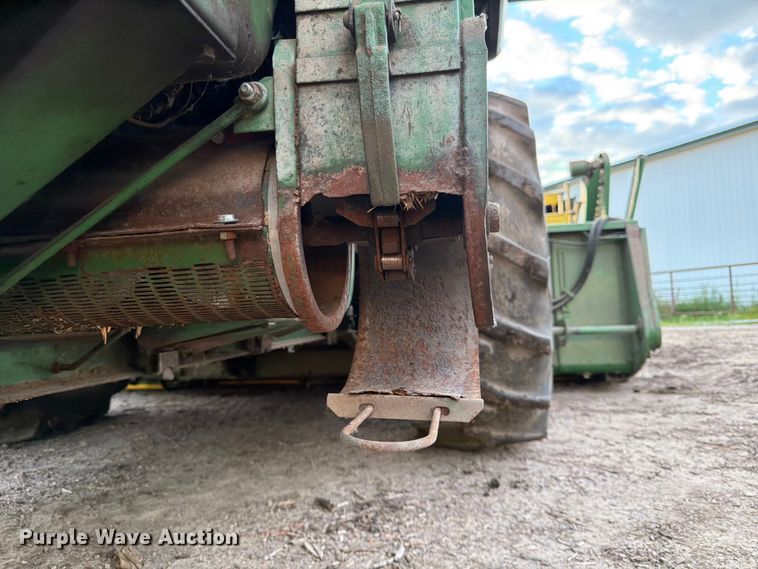 image for item DQ7915 John Deere 4400 combine