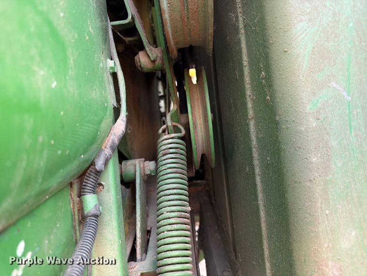 image for item DQ7915 John Deere 4400 combine