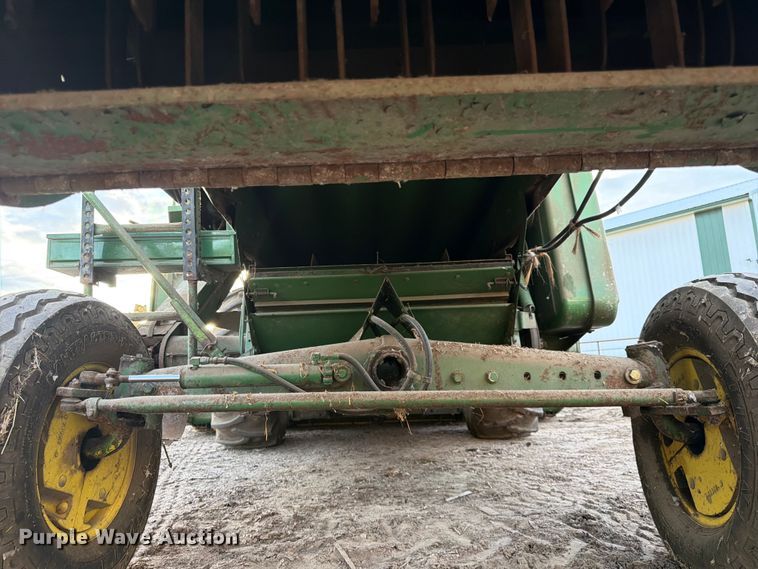 image for item DQ7915 John Deere 4400 combine