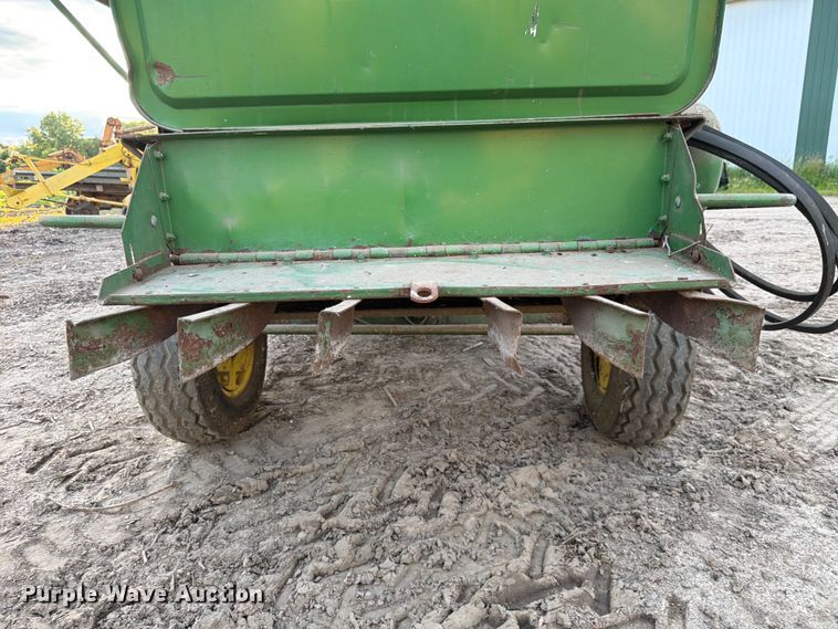image for item DQ7915 John Deere 4400 combine