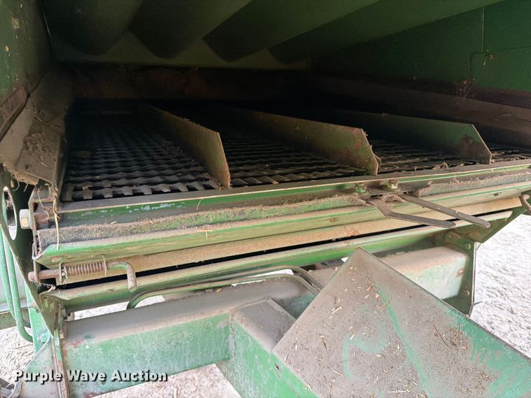 image for item DQ7915 John Deere 4400 combine