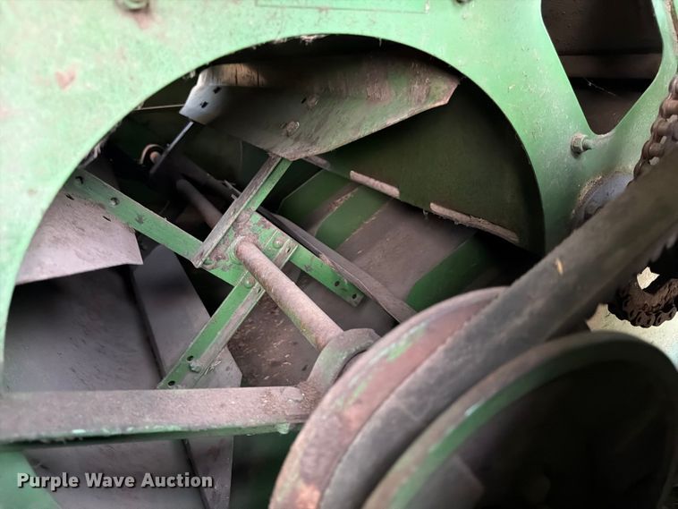 image for item DQ7915 John Deere 4400 combine