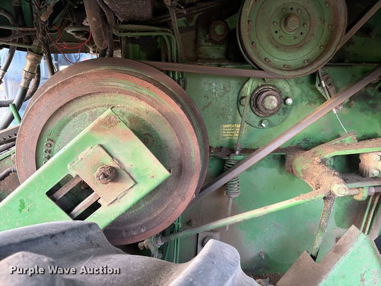 image for item DQ7915 John Deere 4400 combine