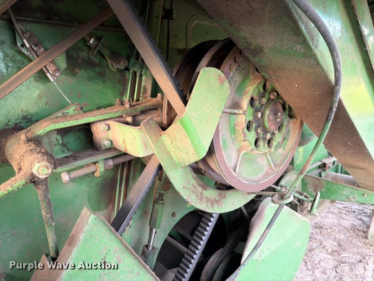 image for item DQ7915 John Deere 4400 combine