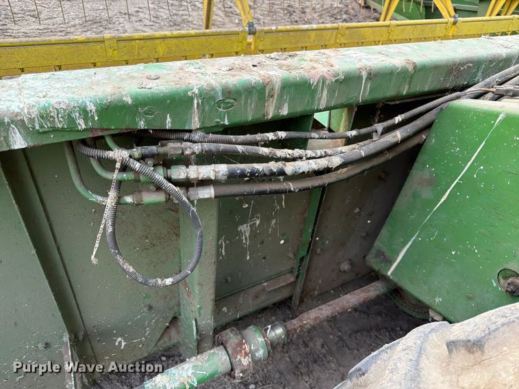 image for item DQ7915 John Deere 4400 combine