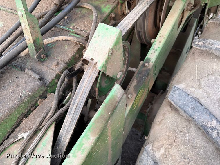 image for item DQ7915 John Deere 4400 combine