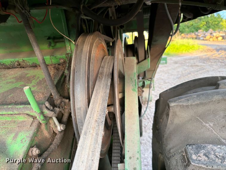 image for item DQ7915 John Deere 4400 combine
