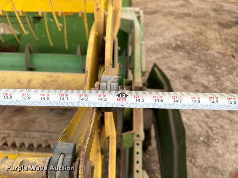 image for item DQ7915 John Deere 4400 combine