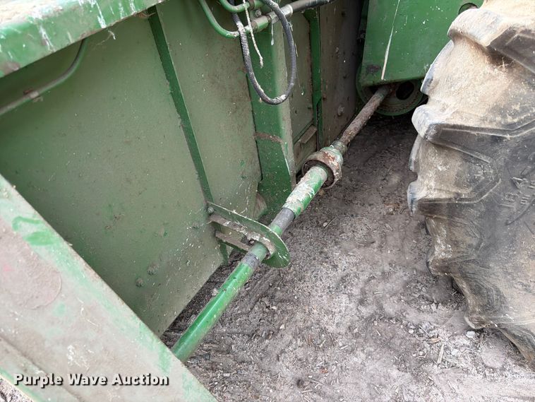 image for item DQ7915 John Deere 4400 combine
