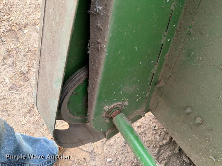 image for item DQ7915 John Deere 4400 combine