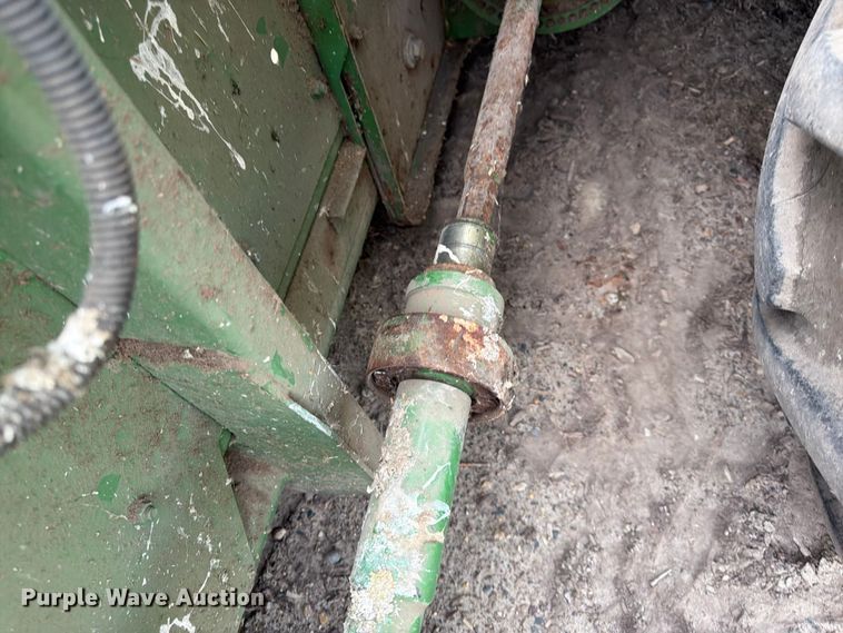 image for item DQ7915 John Deere 4400 combine
