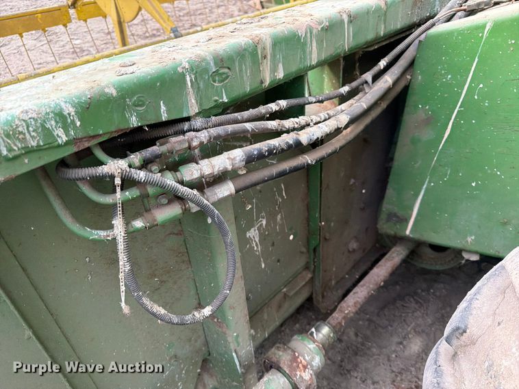 image for item DQ7915 John Deere 4400 combine