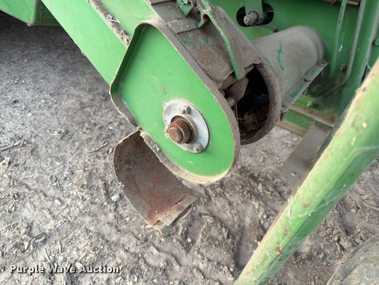 image for item DQ7915 John Deere 4400 combine