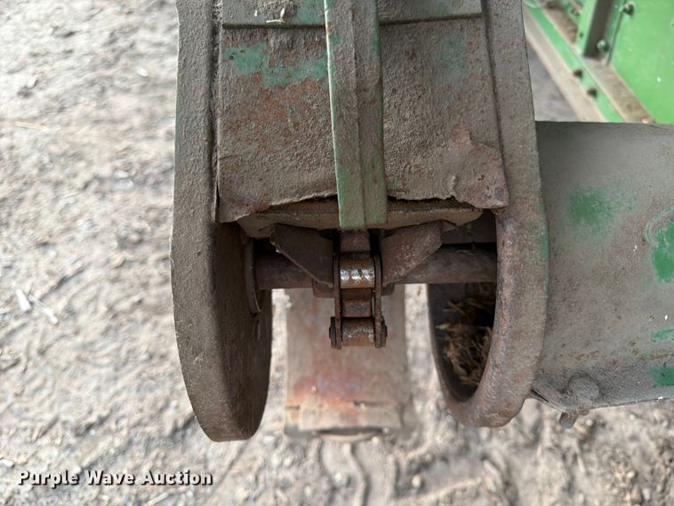 image for item DQ7915 John Deere 4400 combine