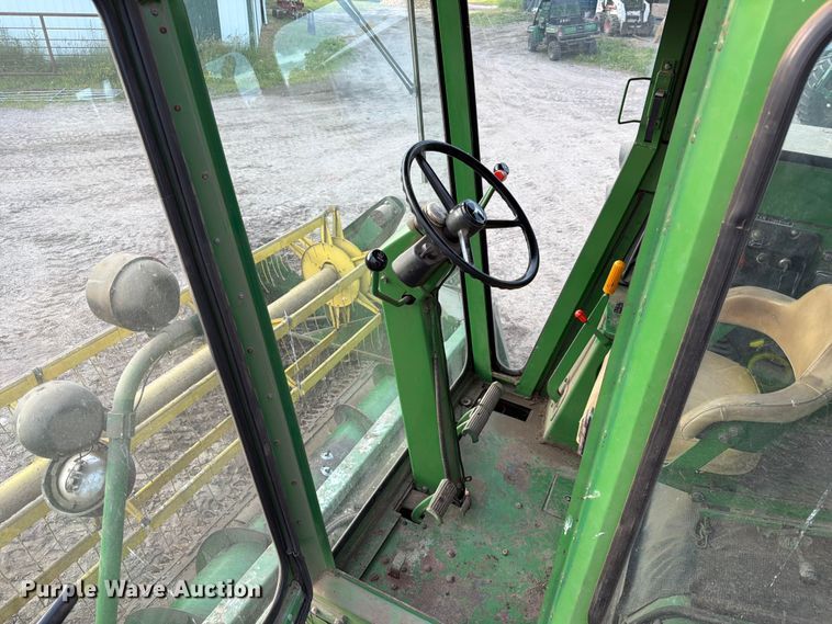 image for item DQ7915 John Deere 4400 combine