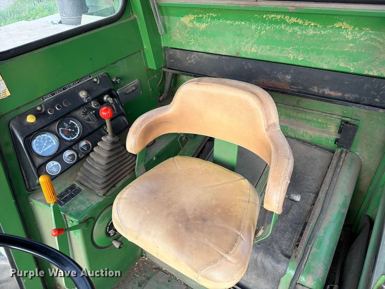 image for item DQ7915 John Deere 4400 combine