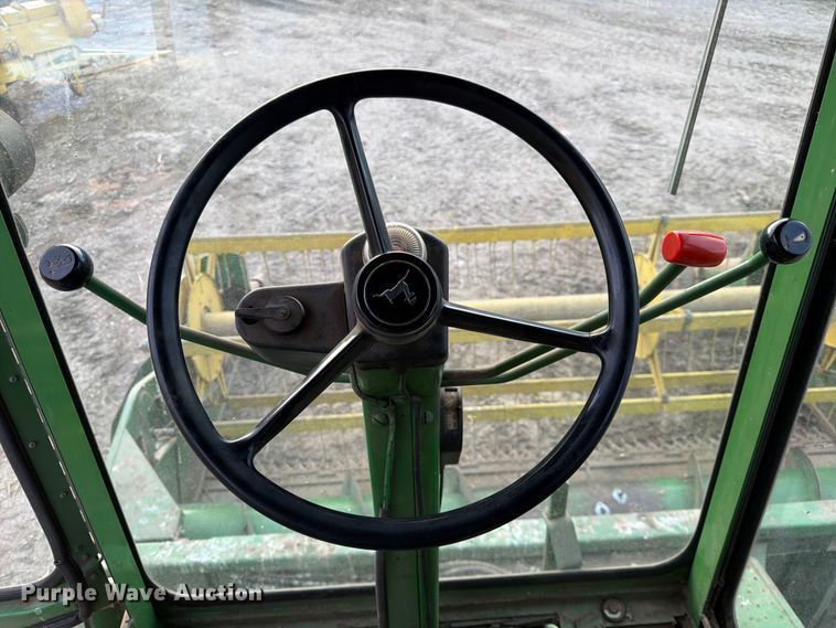 image for item DQ7915 John Deere 4400 combine