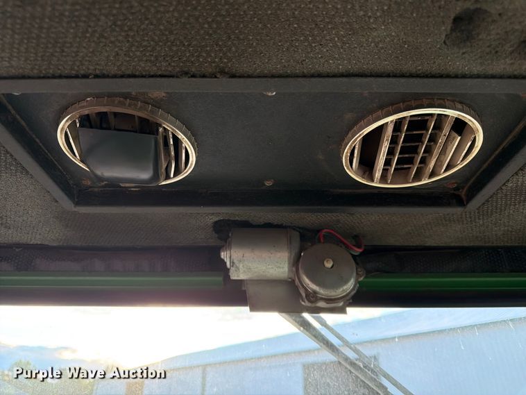 image for item DQ7915 John Deere 4400 combine