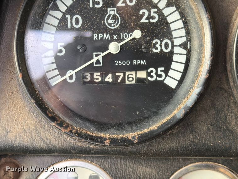 image for item DQ7915 John Deere 4400 combine