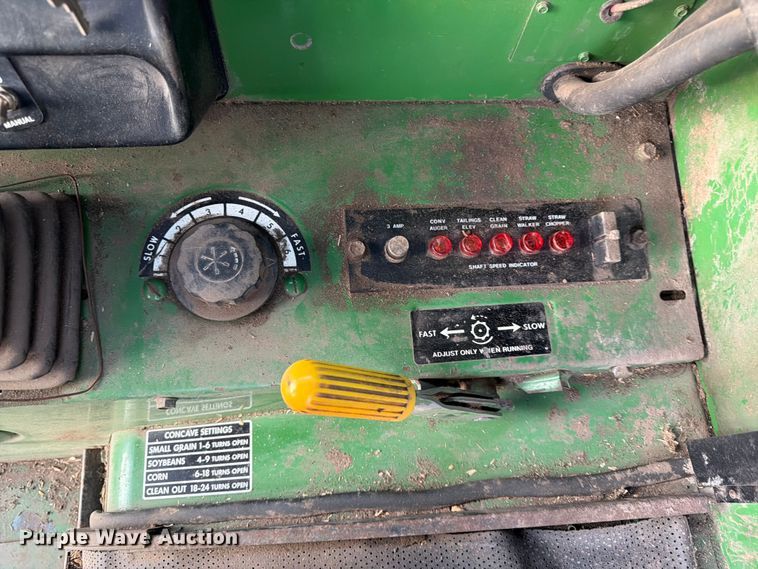 image for item DQ7915 John Deere 4400 combine