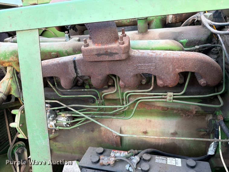 image for item DQ7915 John Deere 4400 combine