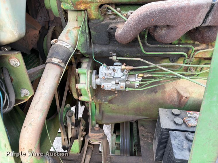 image for item DQ7915 John Deere 4400 combine
