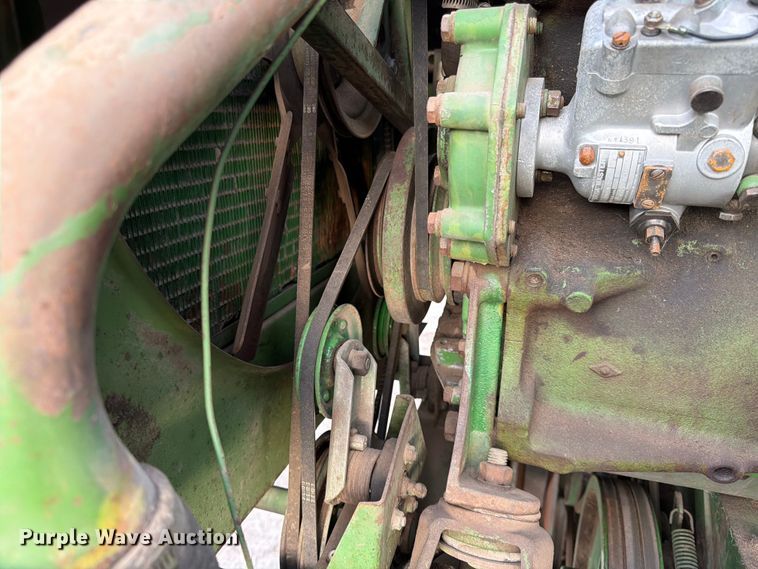 image for item DQ7915 John Deere 4400 combine